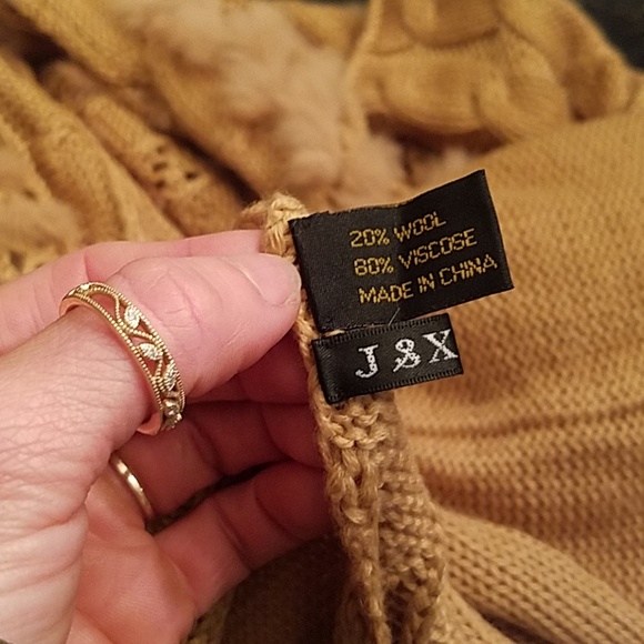 Wool blend fur scarf wrap with pocket - Picture 6 of 6